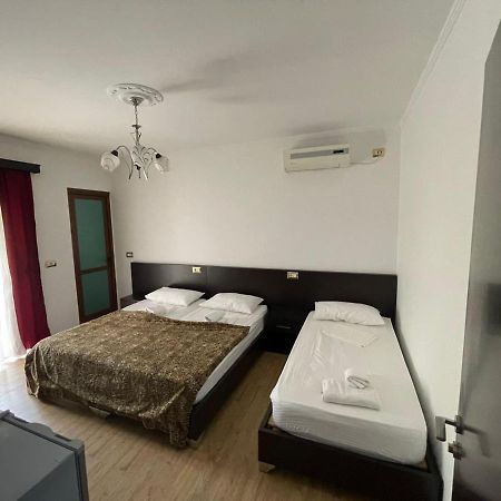Centre Hotel Берат Экстерьер фото